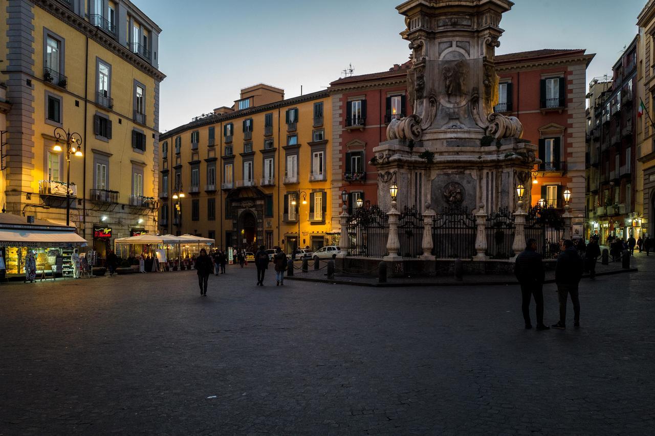 Art Suite Nel Cuore Di Napoli Extérieur photo